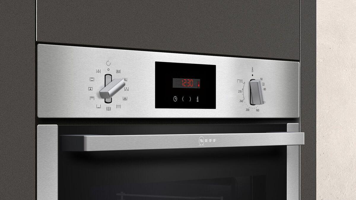Neff B6CCG7AN0B CircoTherm, 7 functions, Red LED display, Fixed handle, Single Oven