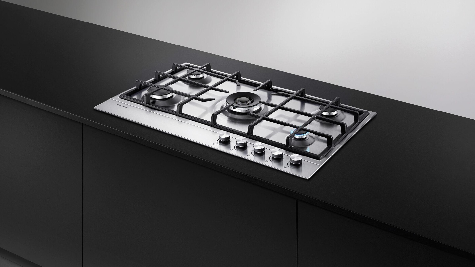 Fisher + Paykel CG905DNGX1 As part of a modular family of kitchen appliances this 90cm 5 Burner Gas