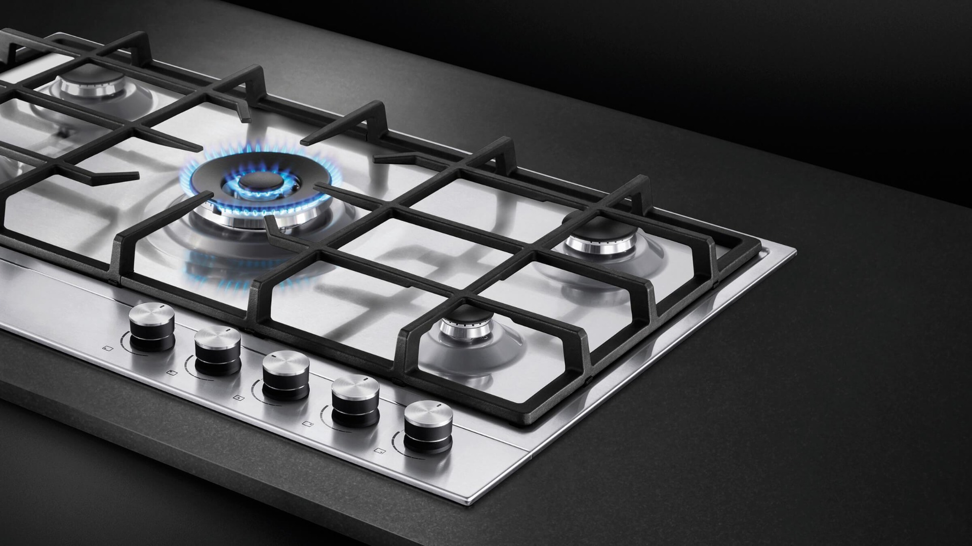Fisher + Paykel CG905DNGX1 As part of a modular family of kitchen appliances this 90cm 5 Burner Gas