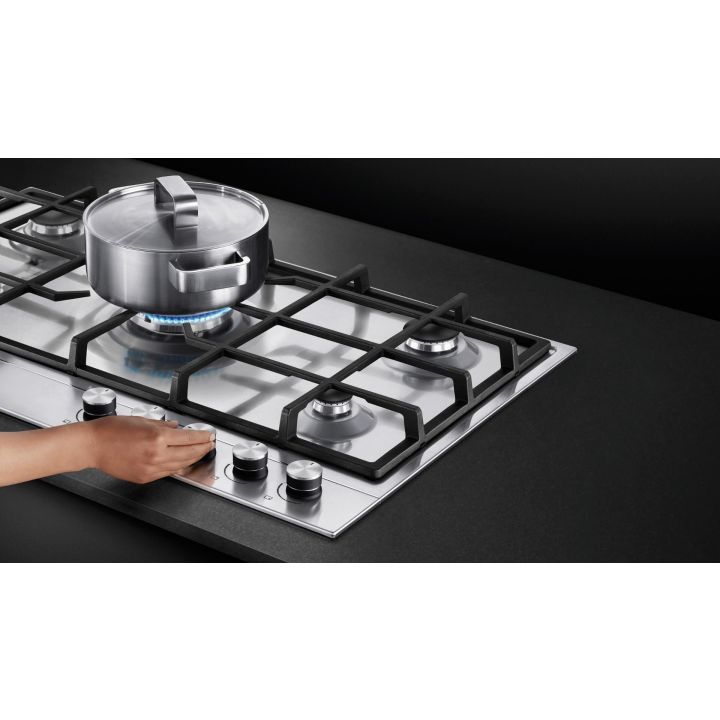 Fisher + Paykel CG905DNGX1 As part of a modular family of kitchen appliances this 90cm 5 Burner Gas