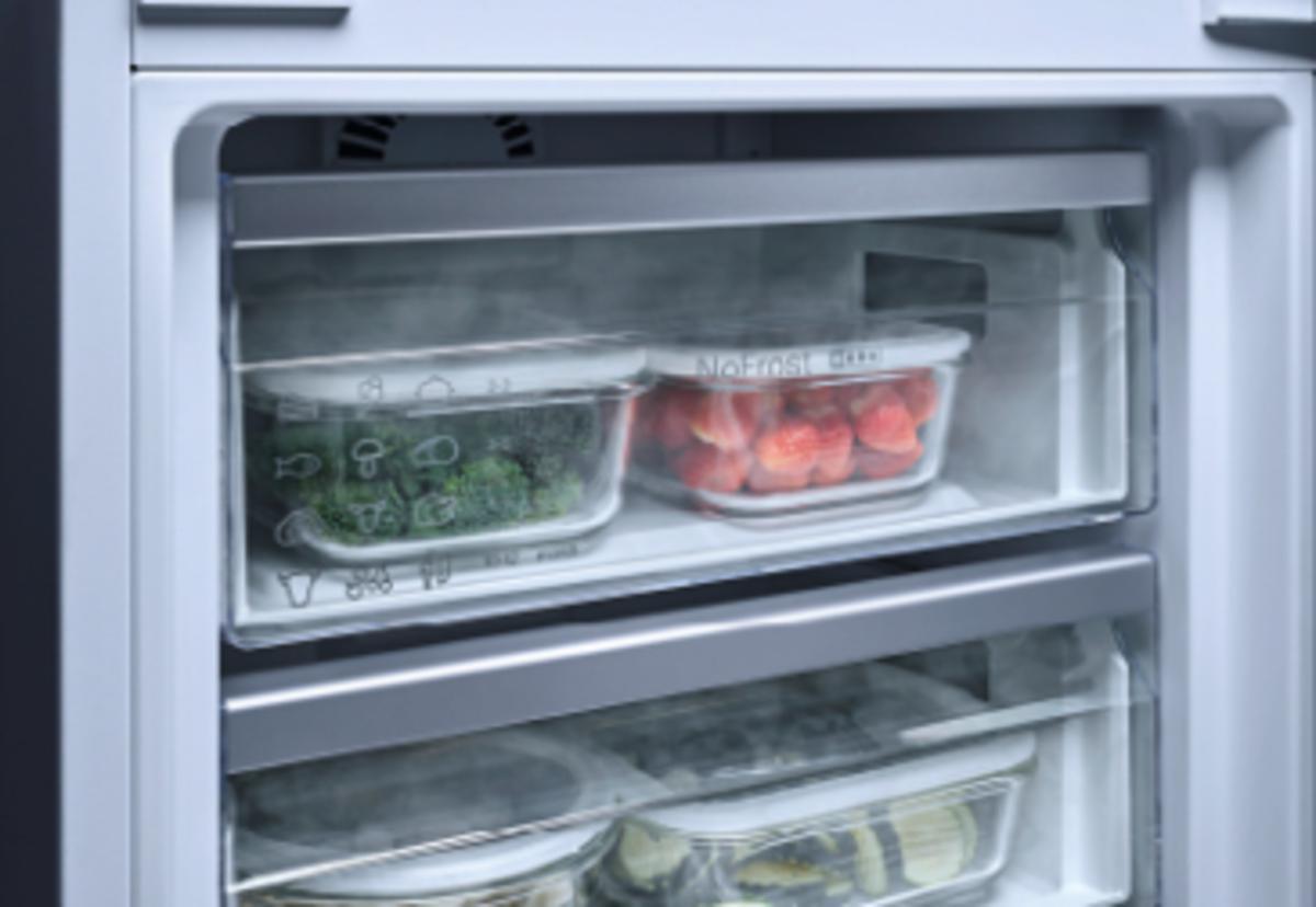 Miele KDN7724E 177 x 56cm, Right Fixed Hinge, 4 shelves Integrated Fridge Freezer