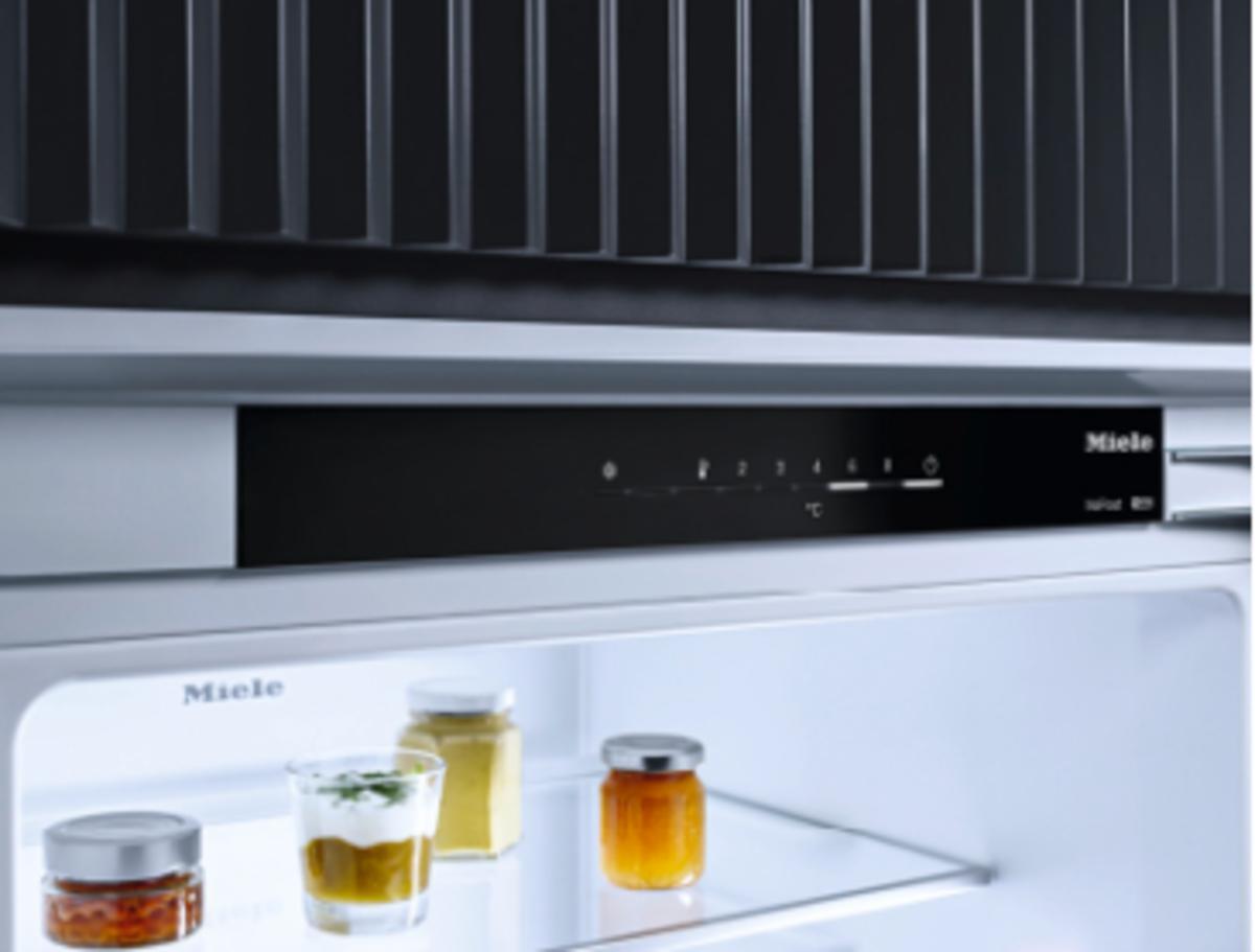 Miele KDN7724E 177 x 56cm, Right Fixed Hinge, 4 shelves Integrated Fridge Freezer