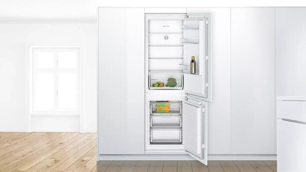 Bosch KIN86NFF0G 177x54 NoFrost Integrated Fridge Freezer, XXL MultiBox veg drawer