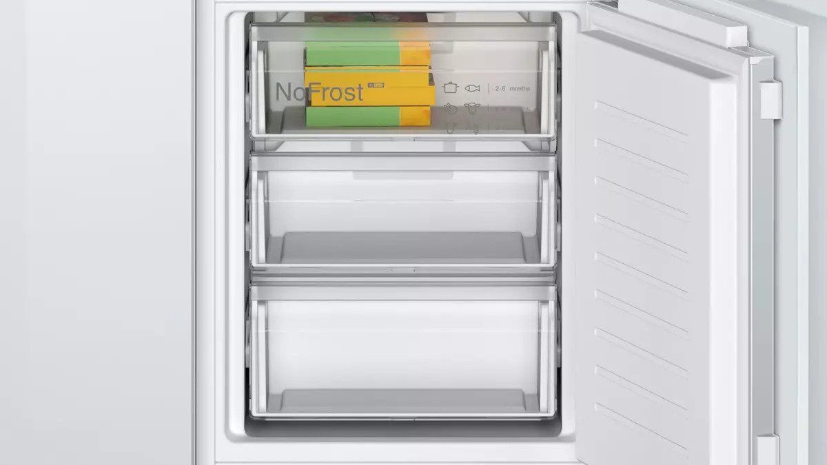 Bosch KIN86NFF0G 177x54 NoFrost Integrated Fridge Freezer, XXL MultiBox veg drawer