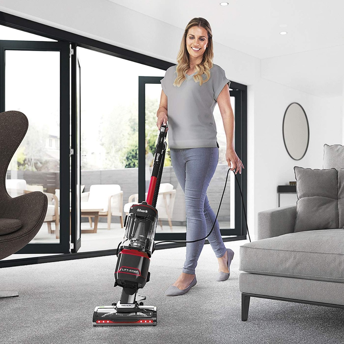 Shark NV602UKT Vacuum Cleaner-Red